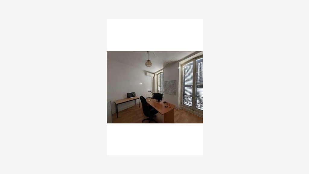 A louer bureau 145m² R+1 à Avignon Montfavet