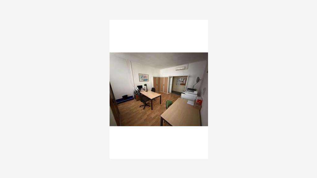 A louer bureau 145m² R+1 à Avignon Montfavet