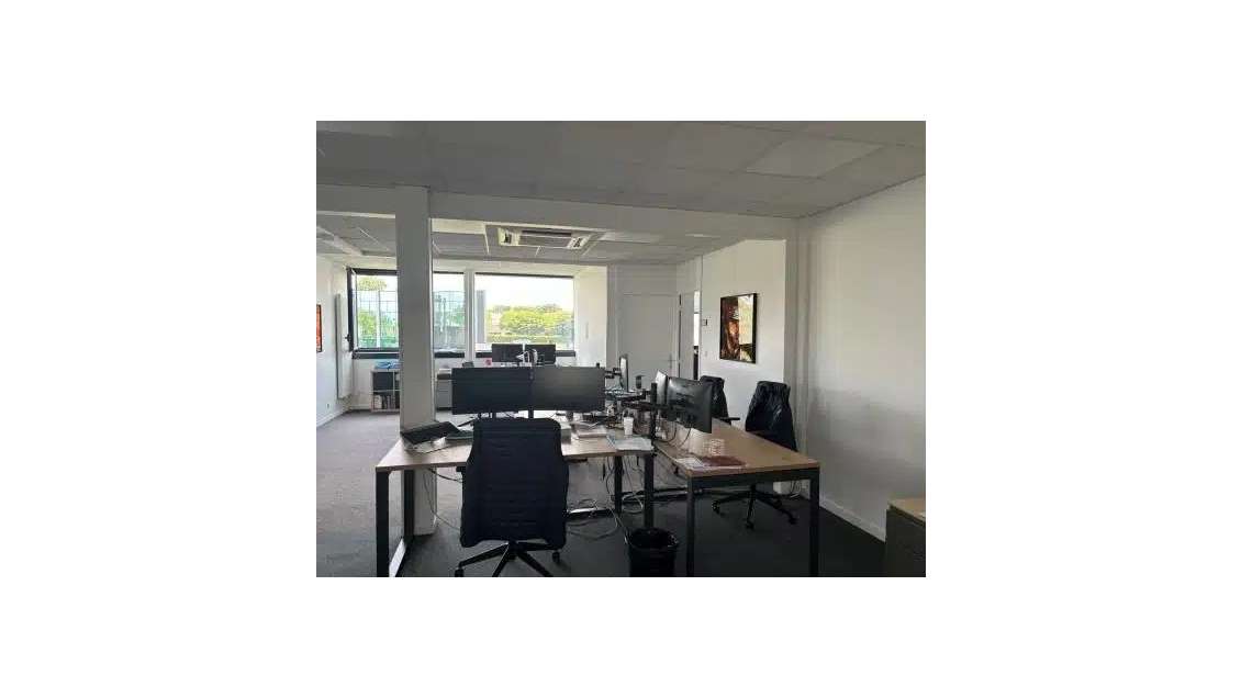 À louer bureaux 1711m² à Mont-Saint-Aignan