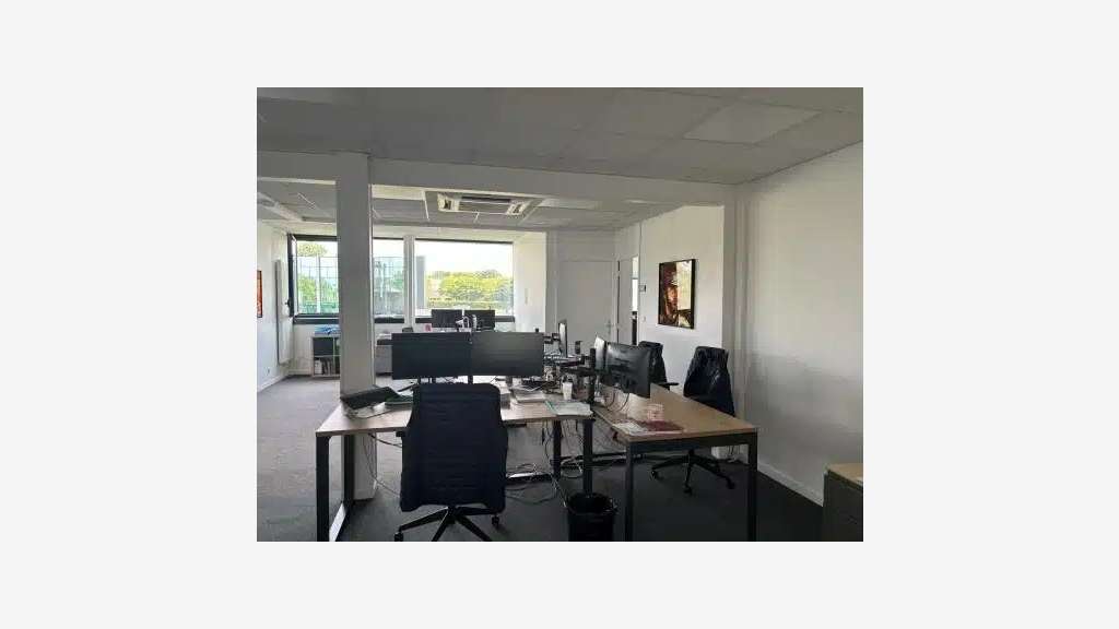 À louer bureaux 1711m² à Mont-Saint-Aignan 