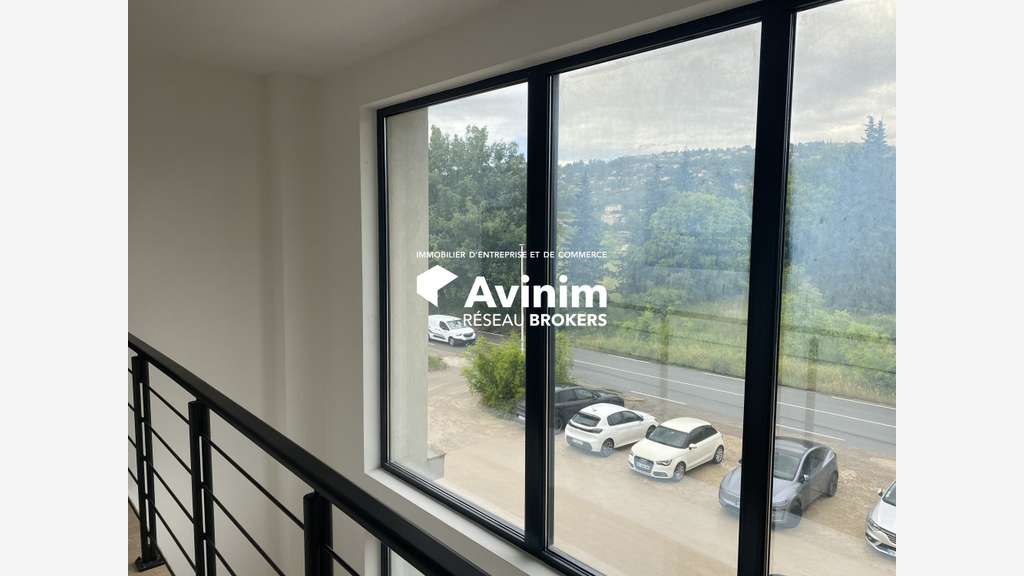 A louer bureau 16m² sur la RD562 à Montauroux