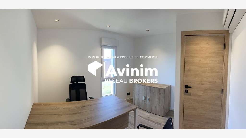 A louer bureau 16m² sur la RD562 à Montauroux