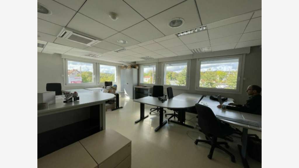 Bureaux fonctionnels 1000m² à louer à Montbéliard
