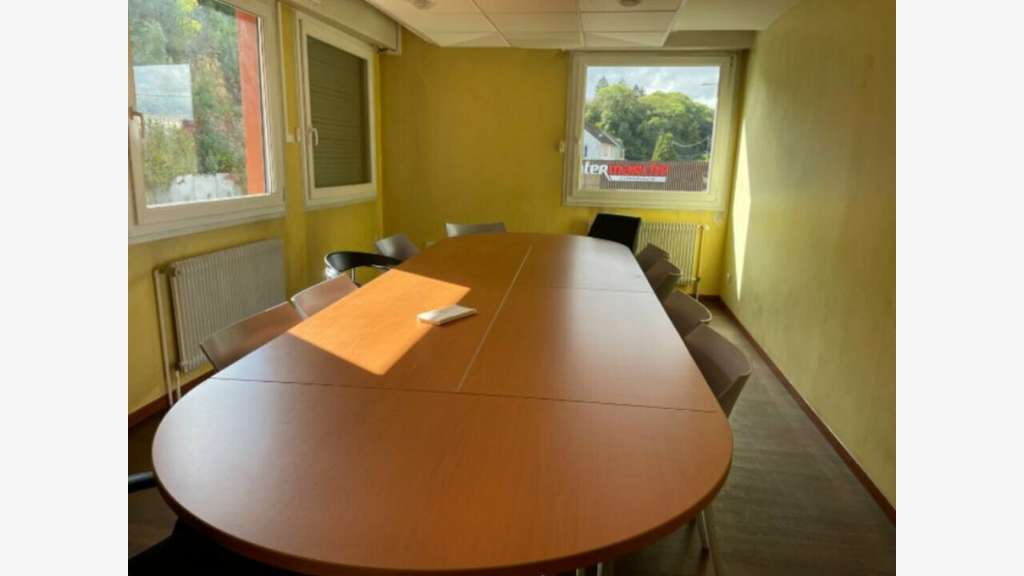 Bureaux fonctionnels 1000m² à louer à Montbéliard