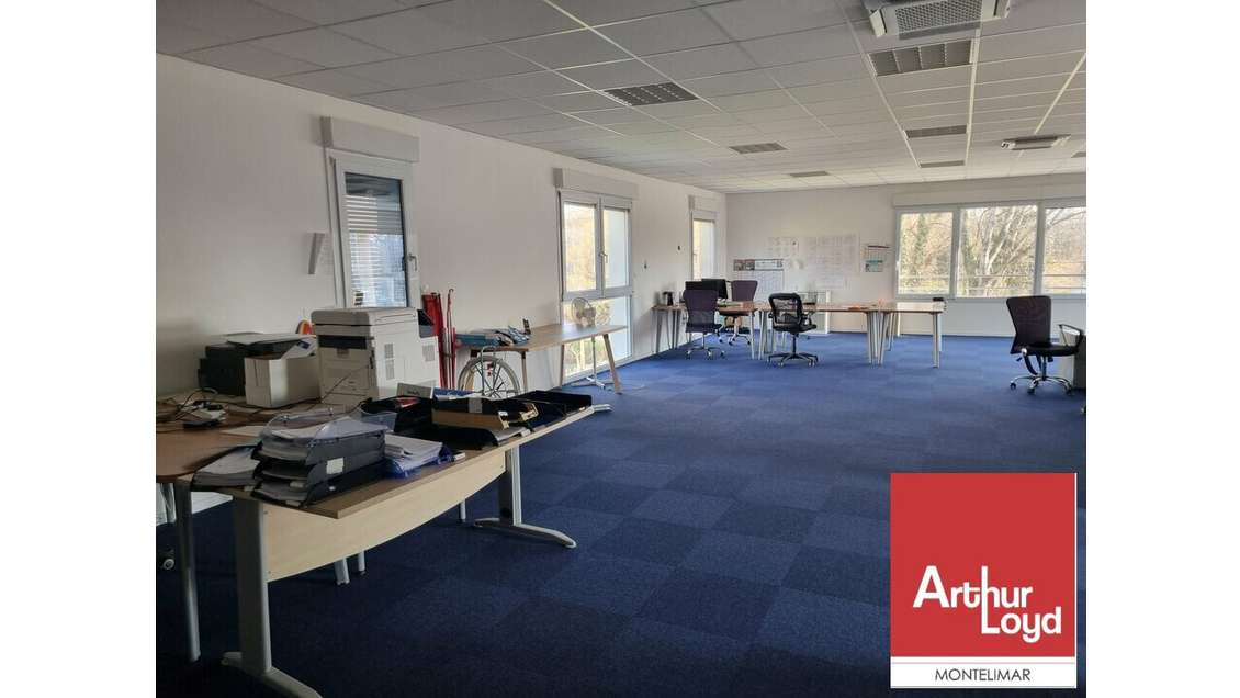 A louer bureaux de 187m² avec parking à Montélimar