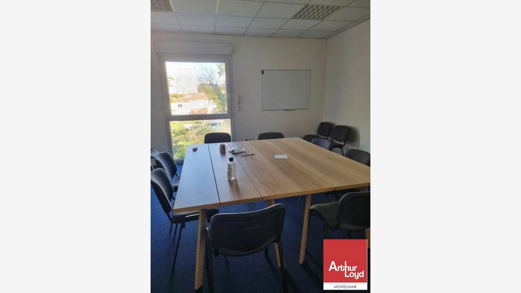 A louer bureaux de 187m² avec parking à Montélimar