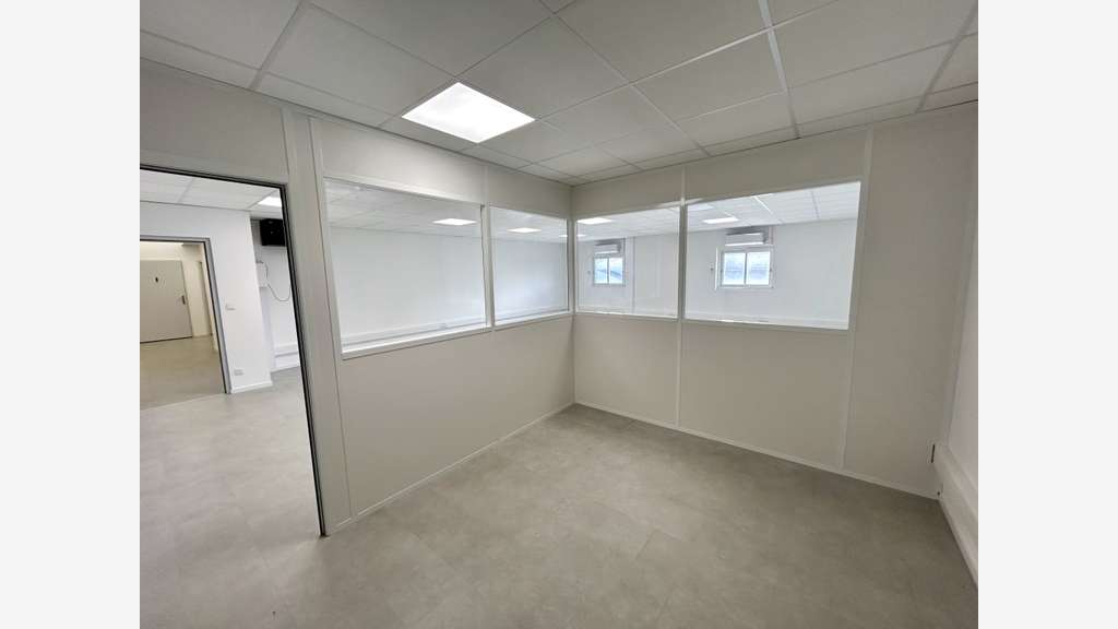 Bureau 78m² très lumineux ZA Meyrol