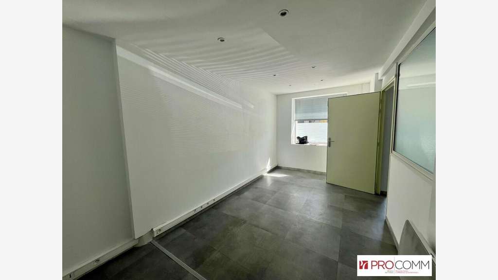 Bureaux de 35m² refaits à neuf à louer à Monteux