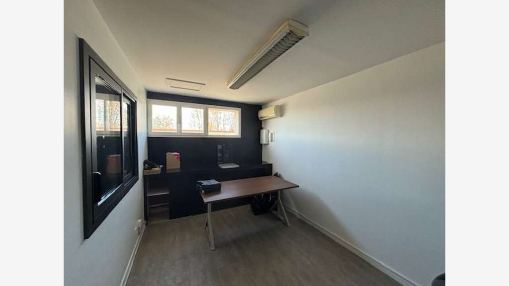Bureaux en très bon état R+2 à louer à Monteux