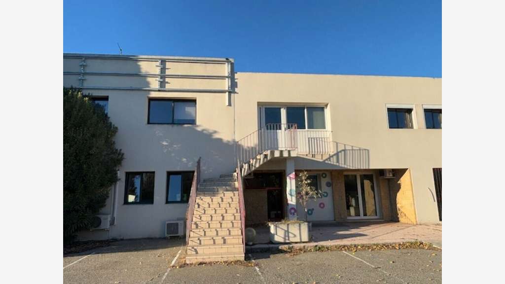 Bureaux en très bon état R+2 à louer à Monteux