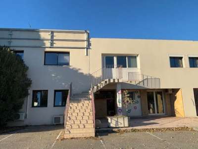 Bureaux en très bon état R+2 à louer à Monteux