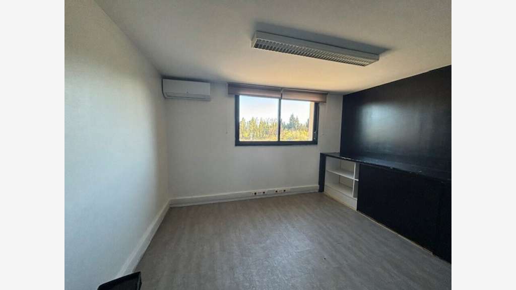 Bureaux en très bon état R+2 à louer à Monteux