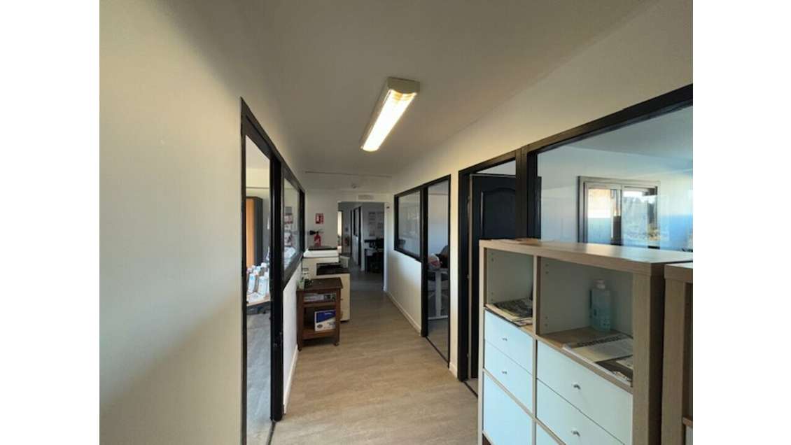 Bureaux en très bon état R+2 à louer à Monteux 