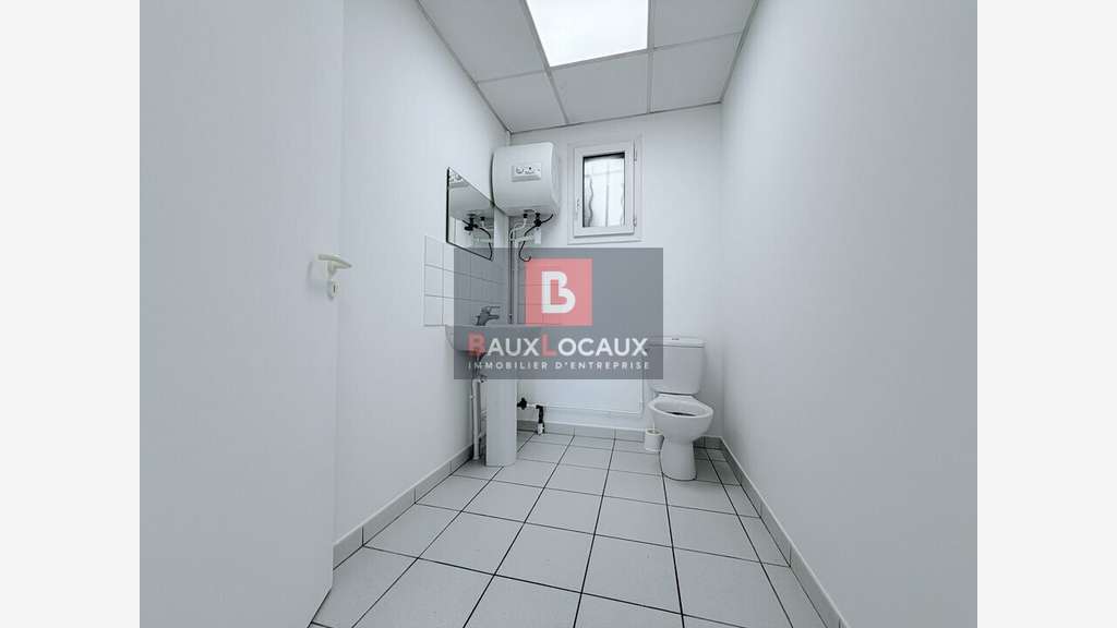 Bureaux 122m² à louer à Monteux