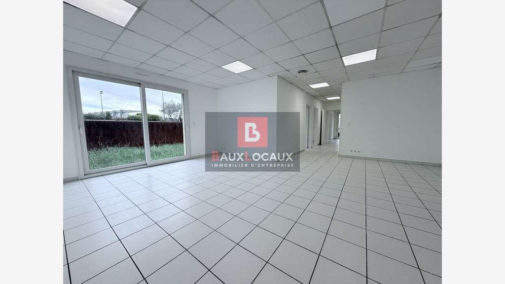 Bureaux 122m² à louer à Monteux