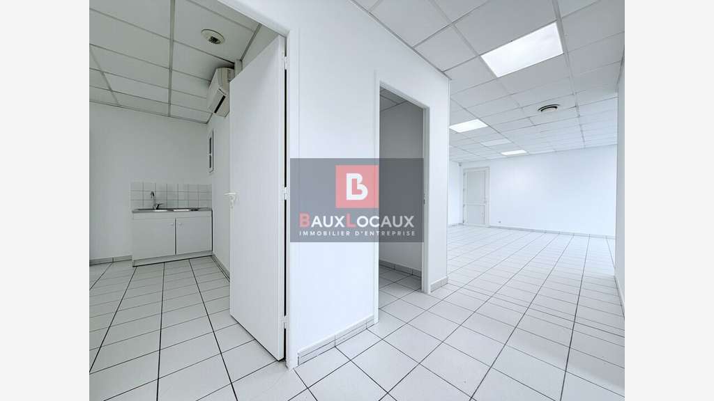 Bureaux 122m² à louer à Monteux
