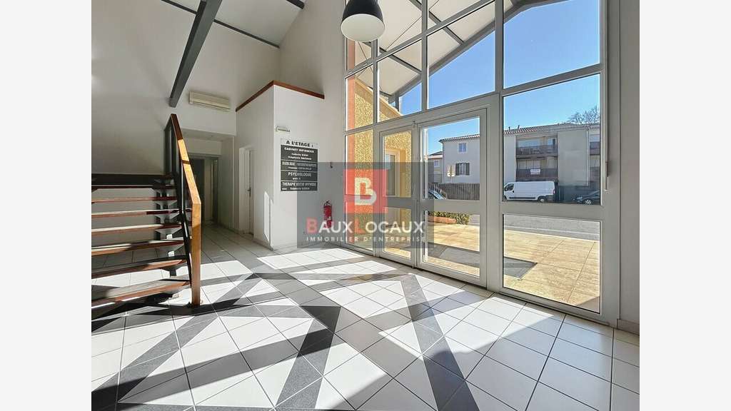 Bureaux 122m² à louer à Monteux