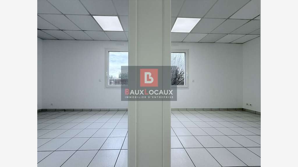 Bureaux 122m² à louer à Monteux