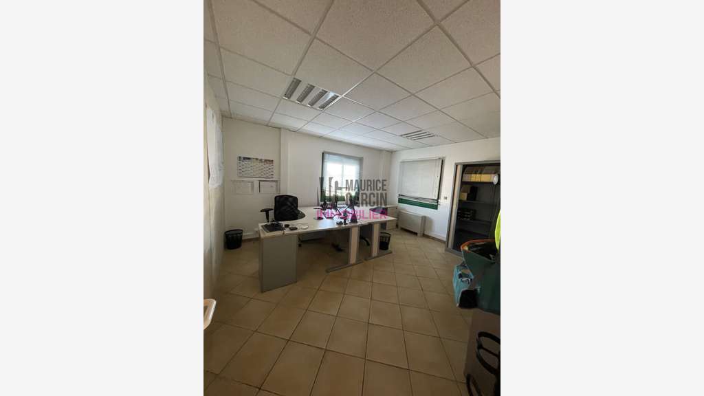 A louer bureaux 350m² R+1 + parking privé Monteux