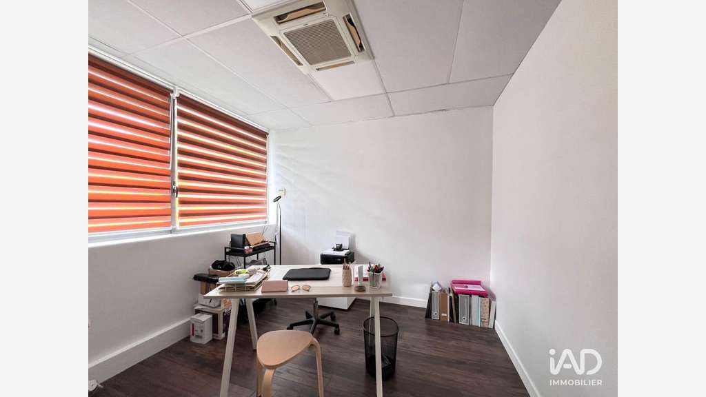 A louer bureaux rénovés de 130m² à Montévrain