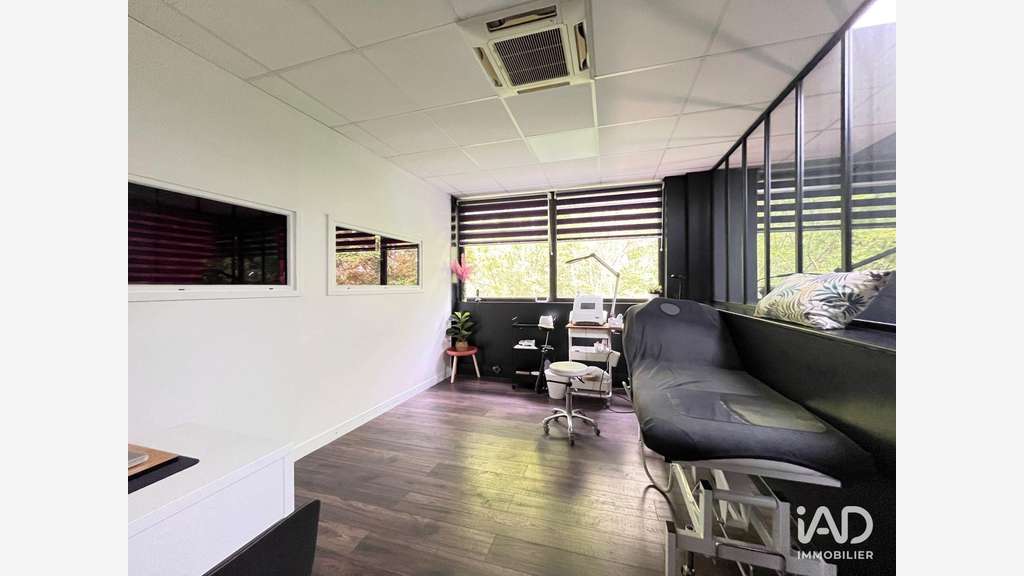 A louer bureaux rénovés de 130m² à Montévrain