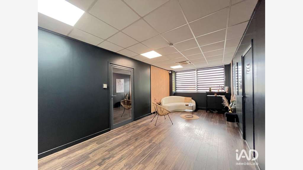 A louer bureaux rénovés de 130m² à Montévrain