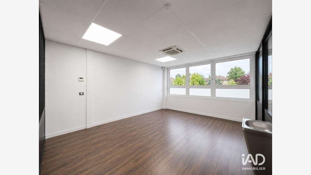 A louer bureaux rénovés de 130m² à Montévrain