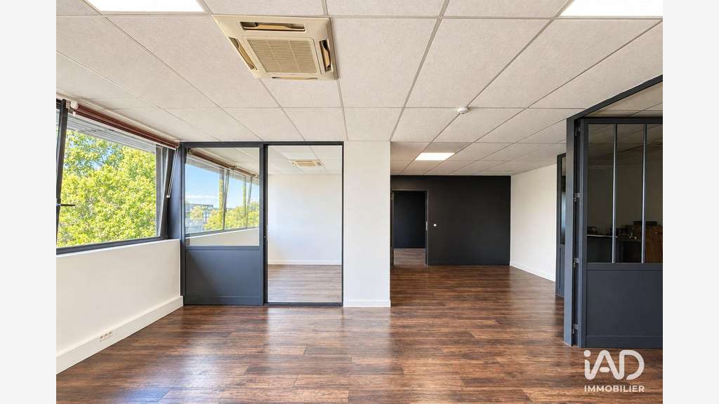 A louer bureaux rénovés de 130m² à Montévrain