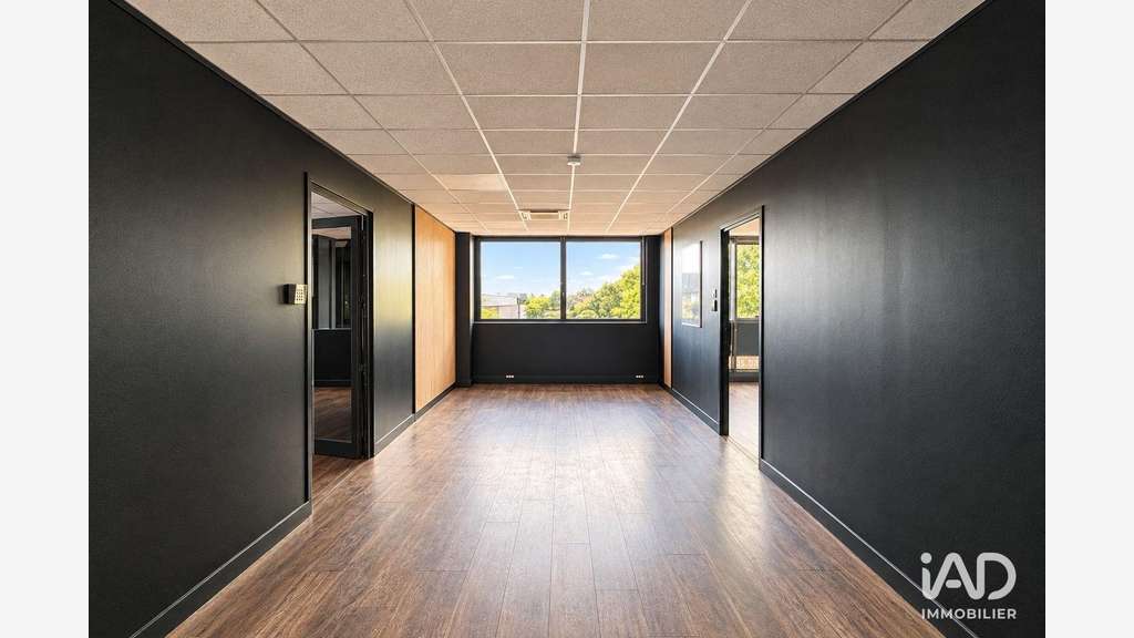 A louer bureaux rénovés de 130m² à Montévrain