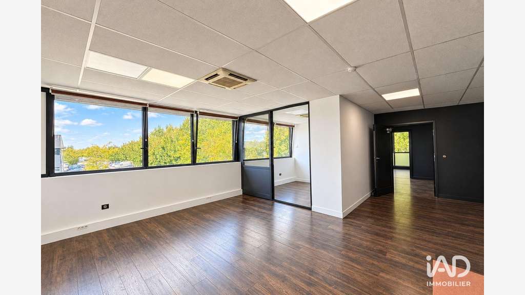 A louer bureaux rénovés de 130m² à Montévrain