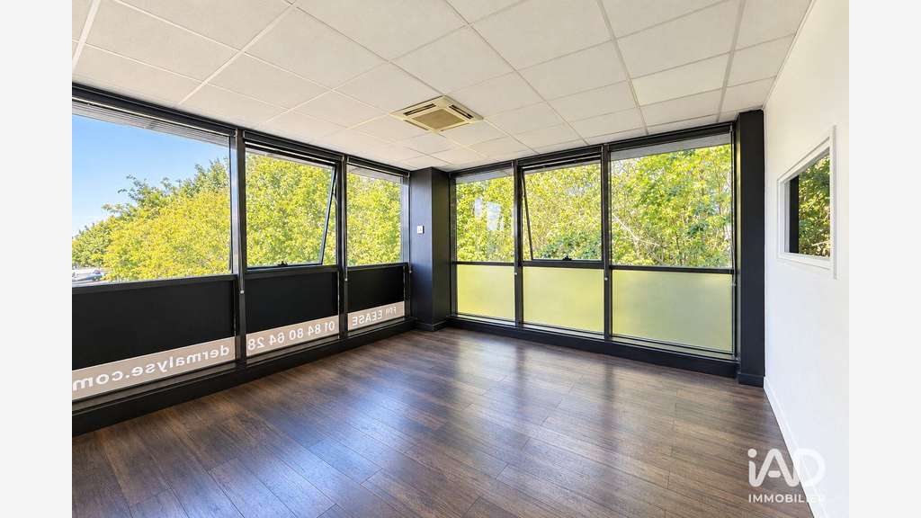 A louer bureaux rénovés de 130m² à Montévrain