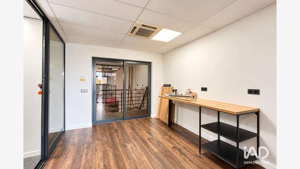 A louer bureaux rénovés de 130m² à Montévrain