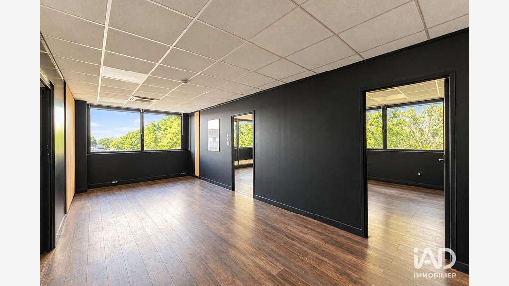A louer bureaux rénovés de 130m² à Montévrain