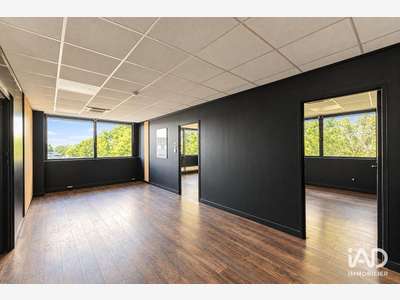 A louer bureaux rénovés de 130m² à Montévrain