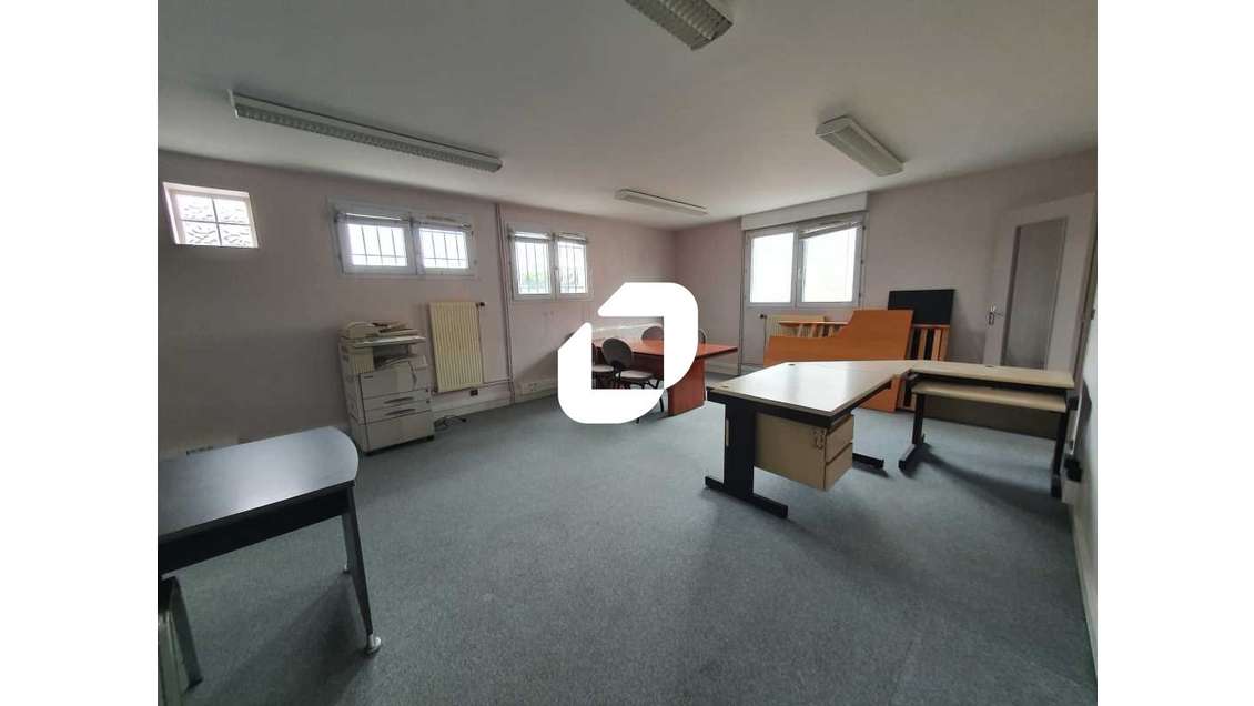 A louer Bureaux 100m² Montfermeil