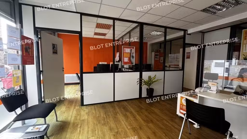 A louer bureaux 160m² à Montfort-sur-Meu
