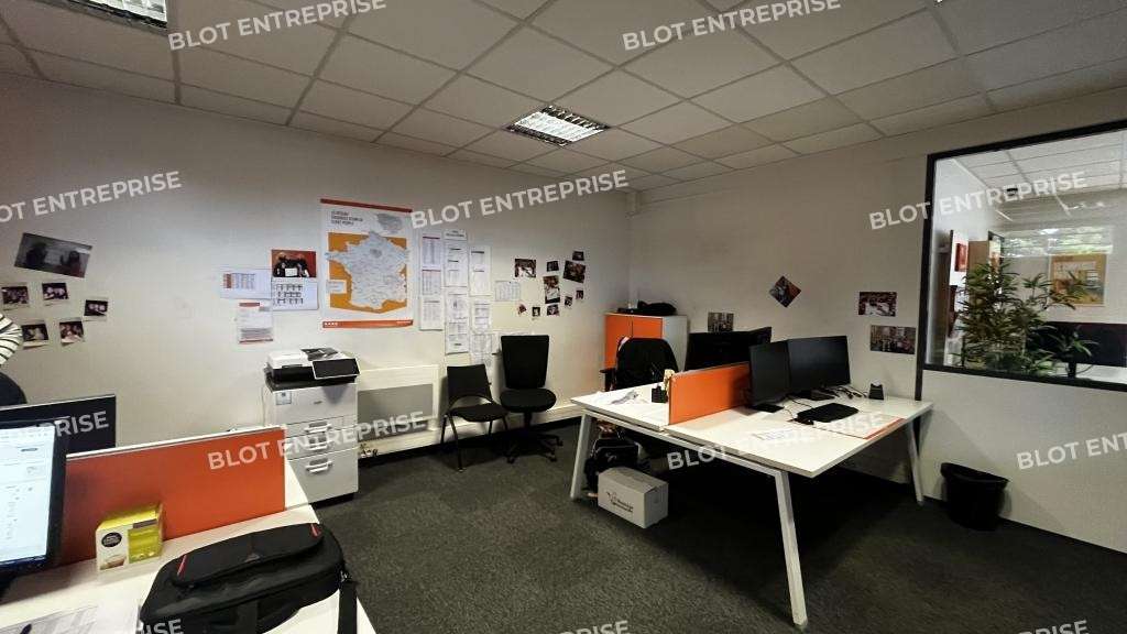 A louer bureaux 160m² à Montfort-sur-Meu