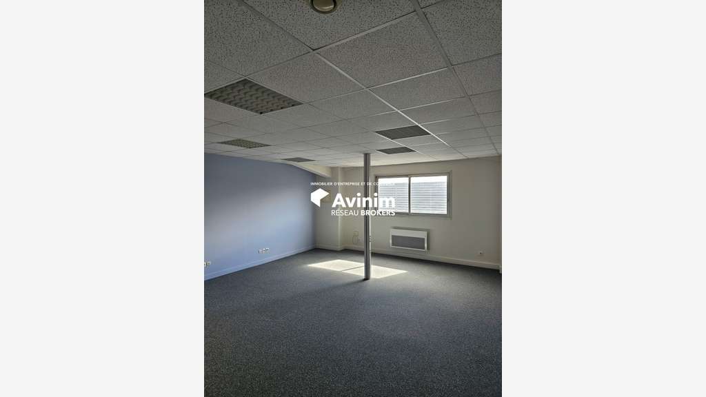 Location bureaux 71m² à louer à Montgermont