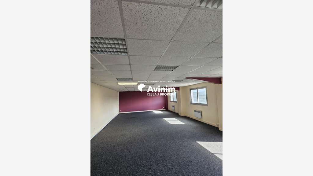 Location bureaux 92m² à louer à Montgermont