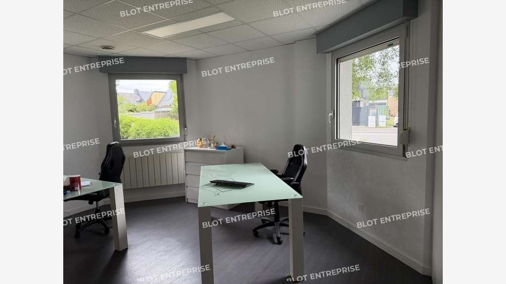 A louer bureaux divisibles de 351m² à Montgermont