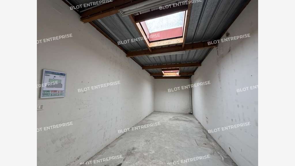 A louer bureaux divisibles de 351m² à Montgermont