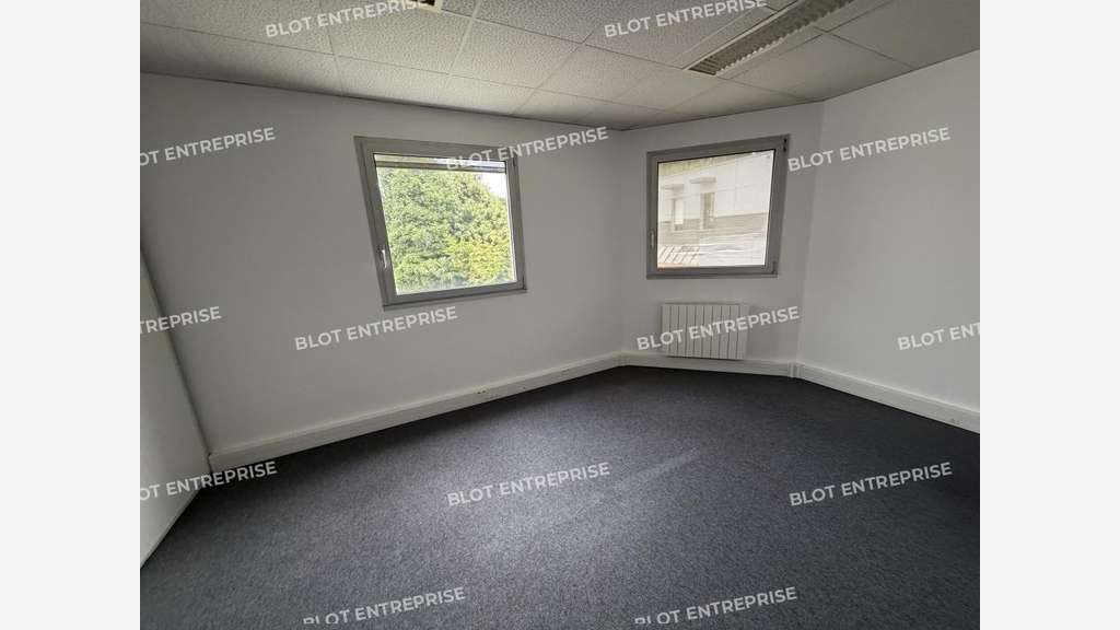 A louer bureaux divisibles de 351m² à Montgermont