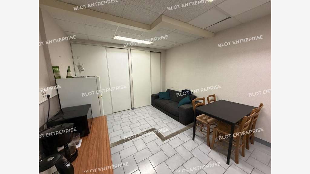 A louer bureaux divisibles de 351m² à Montgermont