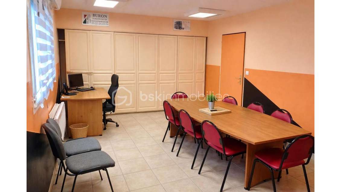 À louer local professionnel 133m² à Montier-en-Der