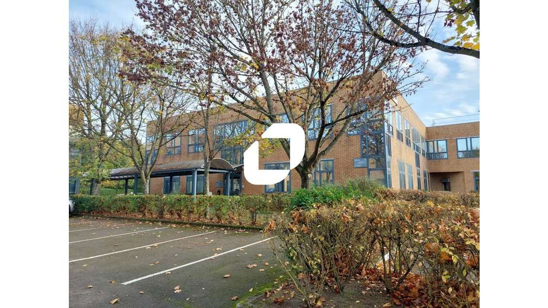 A louer Bureaux 807m² Montigny le bretonneux