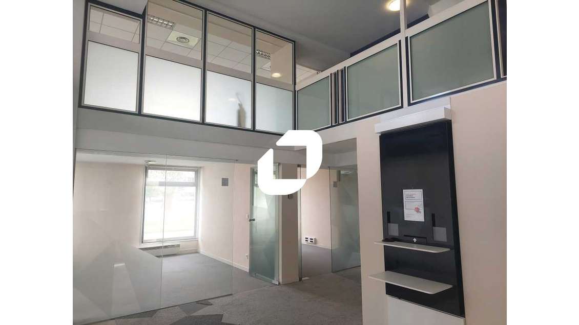A louer Bureaux 221m² Montigny le bretonneux