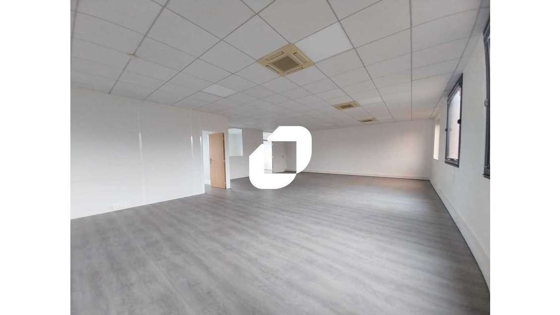 A louer Bureaux 176m² Montigny le bretonneux