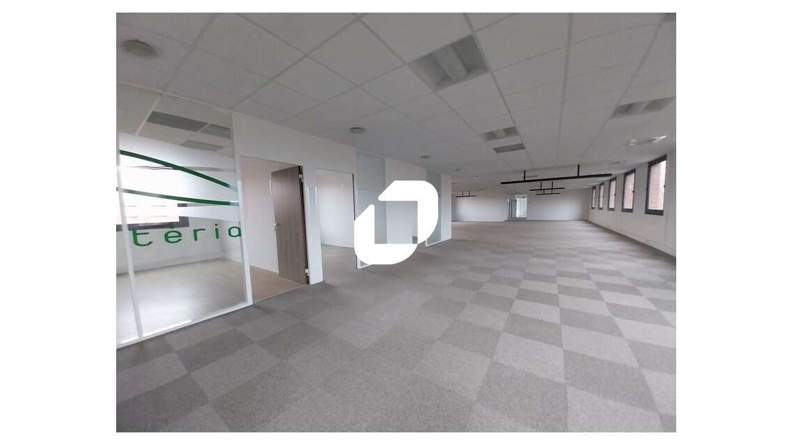 A louer Bureaux 274m² Montigny le bretonneux