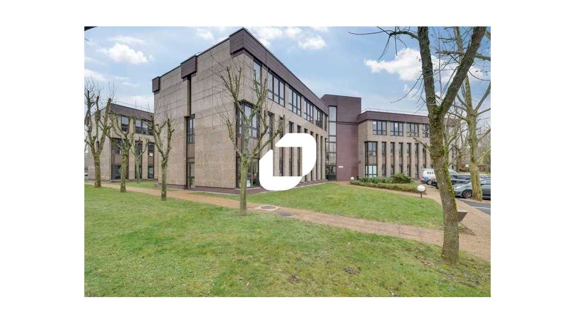 A louer Bureaux 835m² Montigny le bretonneux