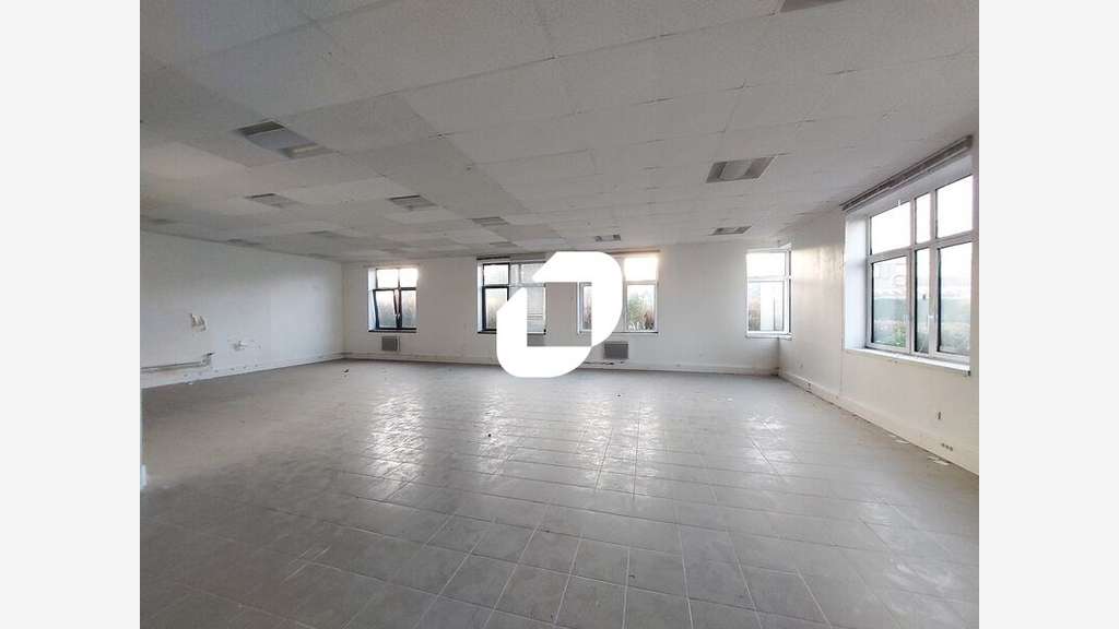A louer Bureaux 821m² Montigny le bretonneux